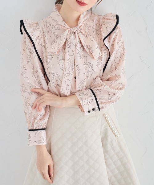 tocco closet(トッコ クローゼット)の「フリル付きボウタイリボン配色ラインフラワープリントブラウス(シャツ/ブラウス・レディース・オフホワイト/ピンク・M)」の10枚目の写真