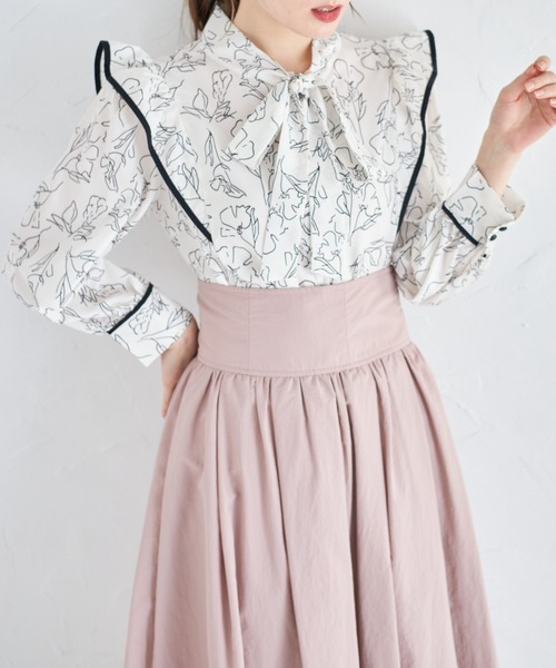 tocco closet(トッコ クローゼット)の「フリル付きボウタイリボン配色ラインフラワープリントブラウス(シャツ/ブラウス・レディース・オフホワイト/ピンク・M)」の5枚目の写真
