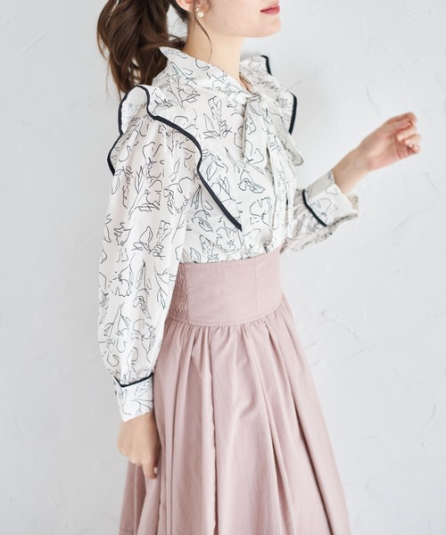 tocco closet(トッコ クローゼット)の「フリル付きボウタイリボン配色ラインフラワープリントブラウス(シャツ/ブラウス・レディース・オフホワイト/ピンク・M)」の6枚目の写真
