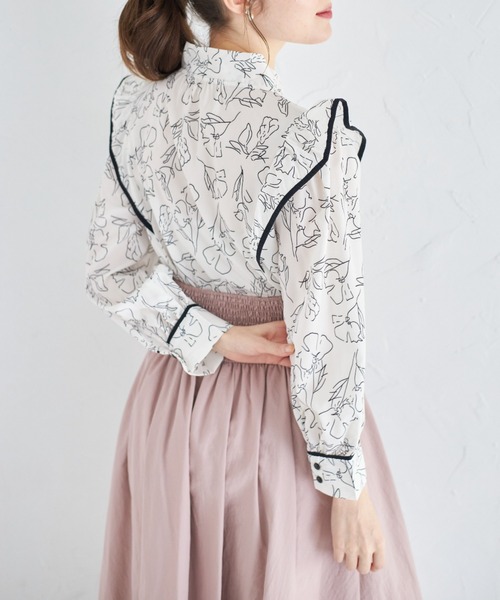 tocco closet(トッコ クローゼット)の「フリル付きボウタイリボン配色ラインフラワープリントブラウス(シャツ/ブラウス・レディース・オフホワイト/ピンク・M)」の7枚目の写真
