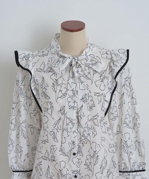 tocco closet(トッコ クローゼット)の「フリル付きボウタイリボン配色ラインフラワープリントブラウス(シャツ/ブラウス・レディース・オフホワイト/ピンク・M)」の15枚目の写真