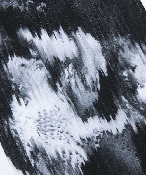 Sync.(スィンク)の「Sync.【KOSUKE KAWAMURA】TEE "FAMILY PORTRAIT B&W"(Tシャツ/カットソー・メンズ・ブラック/ホワイト・MEDIUM/LARGE/XX-LARGE/X-LARGE/SMALL)」の3枚目の写真