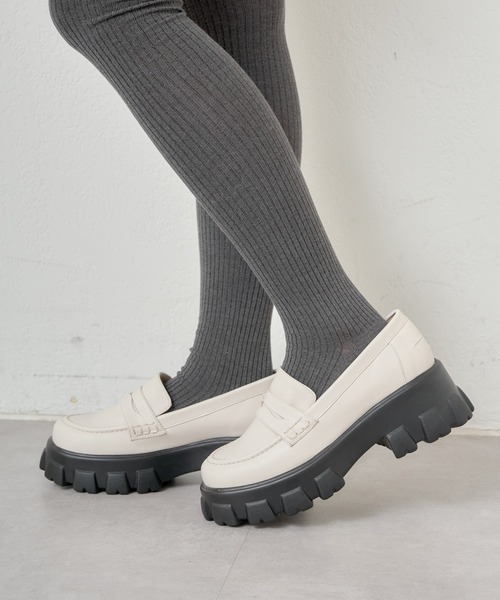 Chico(チコ)の「【2024SS】スニーカーソールローファー(ローファー・レディース・アイボリー/ブラック・SMALL/MEDIUM/LARGE)」の4枚目の写真