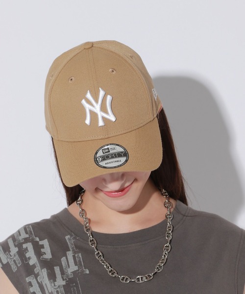 Anui(アニュイ)の「【UNISEX】NEWERA 4FORTYCAP(キャップ・レディース・ベージュ/ブラック・FREE)」の2枚目の写真