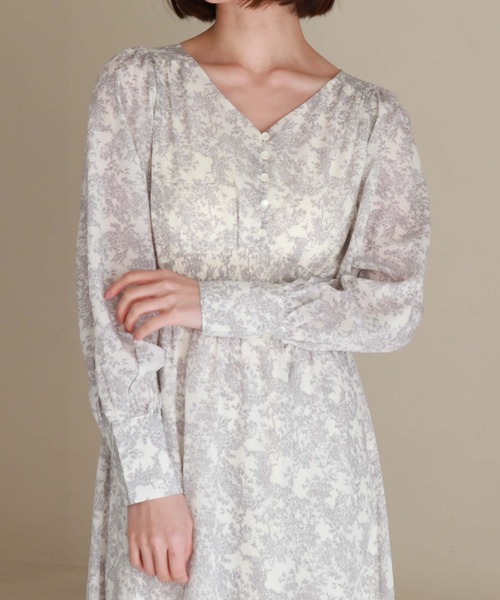 archives（アルシーヴ）の「長袖花柄シャーリングワンピース（ワンピース・レディース・グリーン/ブラック/アイボリー・MEDIUM）」の16枚目の写真