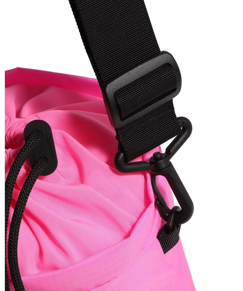 HUNTER(ハンター)の「トラベル リップストップ バケット(ボディバッグ/ウエストポーチ・レディース・ピンク/オレンジ/サックスブルー・ONE)」の14枚目の写真