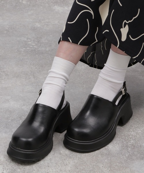 LAKOLE（ラコレ）の「厚底サボサンダル / 105884（サンダル・レディース・ブラック/アイボリー/その他1・MEDIUM/LARGE）」の2枚目の写真