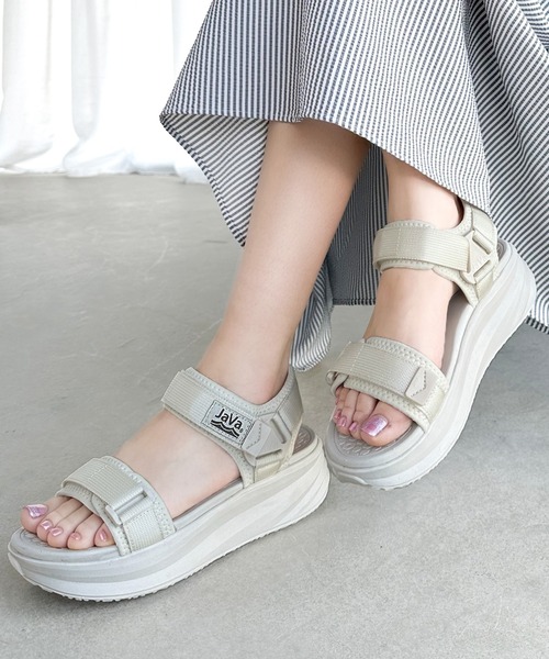 Java（ジャバ）の「《Javaジャバコラボ》厚底ベルクロスポーツサンダル ストラップあり（サンダル・レディース・アイボリー/ブラック・24.5cm/23.5cm/25.5cm）」の2枚目の写真