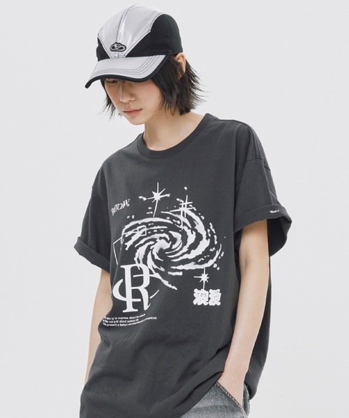 ROMANTIC CROWN(ロマンティッククラウン)の「A'GEM/9 × .kom 『ROMANTIC CROWN/ロマンティック クラウン』 SHINING EFFECT TEE SHIRT/シャイニングエフェクト Tシャツ(Tシャツ/カットソー・メンズ・チャコールグレー/ライトグレー・M/L)」の3枚目の写真