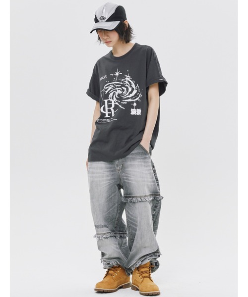ROMANTIC CROWN(ロマンティッククラウン)の「A'GEM/9 × .kom 『ROMANTIC CROWN/ロマンティック クラウン』 SHINING EFFECT TEE SHIRT/シャイニングエフェクト Tシャツ(Tシャツ/カットソー・メンズ・チャコールグレー/ライトグレー・M/L)」の4枚目の写真