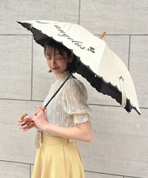 an another angelus（アンアナザーアンジェラス）の「カリグラフィーロゴ刺繍日傘/ananotherangelus（長傘・レディース・ベージュ/ホワイト×ネイビー・FREE）」の2枚目の写真