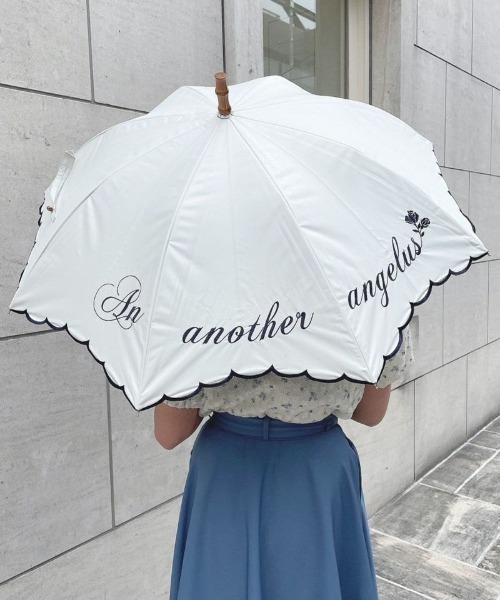 an another angelus（アンアナザーアンジェラス）の「カリグラフィーロゴ刺繍日傘/ananotherangelus（長傘・レディース・ベージュ/ホワイト×ネイビー・FREE）」の21枚目の写真