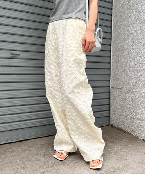 mebole(メボレ)の「ウエストリボンフラワーワイドパンツ(その他パンツ・レディース・クリーム/ブラック/ホワイト・FREE)」の3枚目の写真