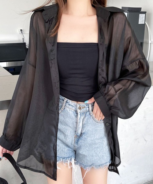 REMUR(レミュール)の「ゆるテロ感がかわいい。冷房対策にも◎ オーバーサイズ シアーシャツ(シャツ/ブラウス・レディース・ラベンダー/クリーム/オレンジ/ピンク/サックスブルー/ホワイト/ブラック/チャコールグレー/イエロー/パープル/グリーン/キャメル/ローズ/ライトピンク・M)」の2枚目の写真