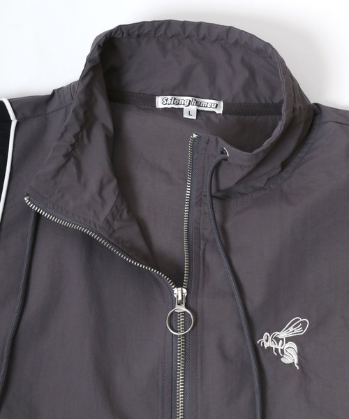 Salong hameu（サロン ハミュー）の「別注  蜂さんワンポイント刺繍 ナイロンアノラックジャケット/ハーフジッププルオーバー ユニセックス（ナイロンジャケット・メンズ・チャコールグレー/ライトグリーン/ブラック/ネイビー・L/M）」の15枚目の写真
