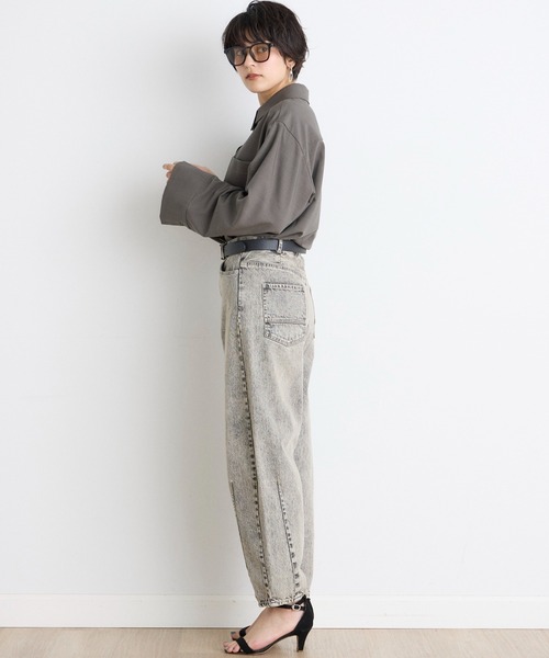 INED CLARO（イネドクラロ）の「カーブデニムパンツ【セットアップ対応】（デニムパンツ・レディース・ブルー/グレー・9号/7号）」の4枚目の写真