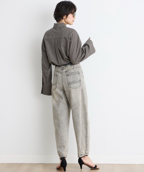 INED CLARO（イネドクラロ）の「カーブデニムパンツ【セットアップ対応】（デニムパンツ・レディース・ブルー/グレー・9号/7号）」の5枚目の写真