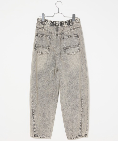 INED CLARO（イネドクラロ）の「カーブデニムパンツ【セットアップ対応】（デニムパンツ・レディース・ブルー/グレー・9号/7号）」の16枚目の写真