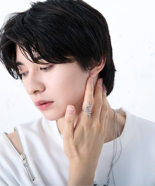 Ellno Loset(エルノロゼット)の「スネイクリング(リング・メンズ・シルバー・FREE)」の2枚目の写真