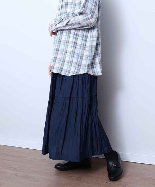 MB mint breeze(エムビーミントブリーズ)の「【LL~6L 大きいサイズ】【WEB・一部店舗限定】ビンテージサテンティアードスカート(スカート・レディース・チャコールグレー/カーキ/ネイビー/グリーン/ブルー・LL/3L/4L/5L/6L)」の4枚目の写真