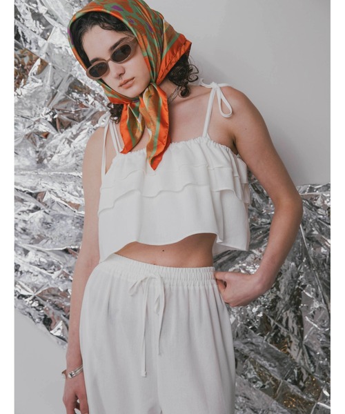 Solace（ソレイス）の「2WAYフリルキャミ＆ワイドパンツセットアップ（サロペット/オーバーオール・レディース・ホワイト/ネイビー・FREE）」の7枚目の写真