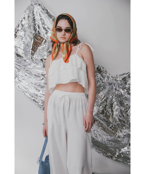 Solace（ソレイス）の「2WAYフリルキャミ＆ワイドパンツセットアップ（サロペット/オーバーオール・レディース・ホワイト/ネイビー・FREE）」の6枚目の写真