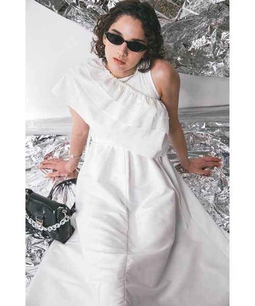 Solace（ソレイス）の「2WAYフリルキャミ＆ワイドパンツセットアップ（サロペット/オーバーオール・レディース・ホワイト/ネイビー・FREE）」の10枚目の写真