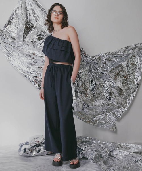 Solace（ソレイス）の「2WAYフリルキャミ＆ワイドパンツセットアップ（サロペット/オーバーオール・レディース・ホワイト/ネイビー・FREE）」の21枚目の写真