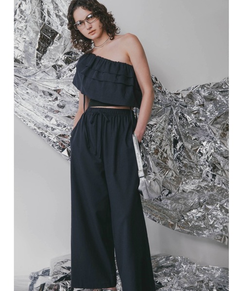 Solace（ソレイス）の「2WAYフリルキャミ＆ワイドパンツセットアップ（サロペット/オーバーオール・レディース・ホワイト/ネイビー・FREE）」の20枚目の写真