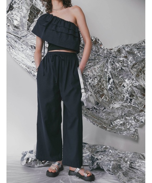 Solace（ソレイス）の「2WAYフリルキャミ＆ワイドパンツセットアップ（サロペット/オーバーオール・レディース・ホワイト/ネイビー・FREE）」の22枚目の写真