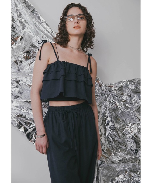 Solace（ソレイス）の「2WAYフリルキャミ＆ワイドパンツセットアップ（サロペット/オーバーオール・レディース・ホワイト/ネイビー・FREE）」の12枚目の写真