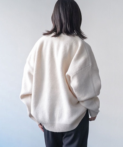 mili an deni(ミリアンデニ)の「フェザーニットロゴビッグプルオーバー(ニット/セーター・レディース・グレー/ブラック/アイボリー・M)」の4枚目の写真