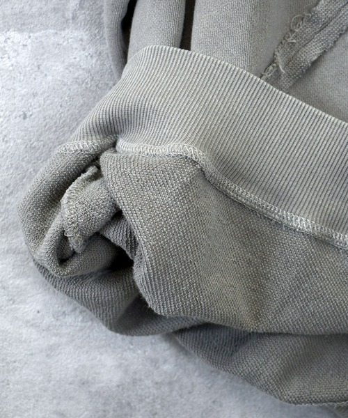 Anytime Songs（エニータイムソングス）の「sulfur dyeing cut off switching hard wash sweat shirt/硫化染め カットオフ 切り替えスウェットシャツ（スウェット・メンズ・ベージュ/チャコールグレー/ブラック・L/XL/M）」の8枚目の写真