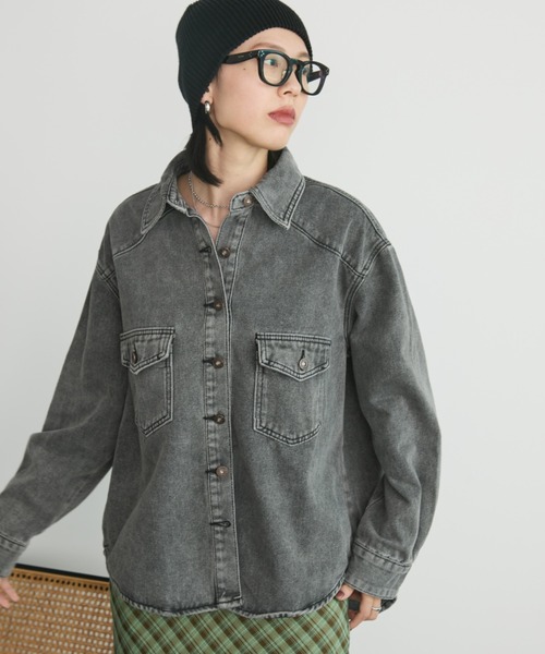Auntie Rosa Holiday(アンティローザホリデー)の「ケミカルデニムオーバーサイズシャツ(シャツ/ブラウス・レディース・カーキ/ブラック・FREE)」の4枚目の写真
