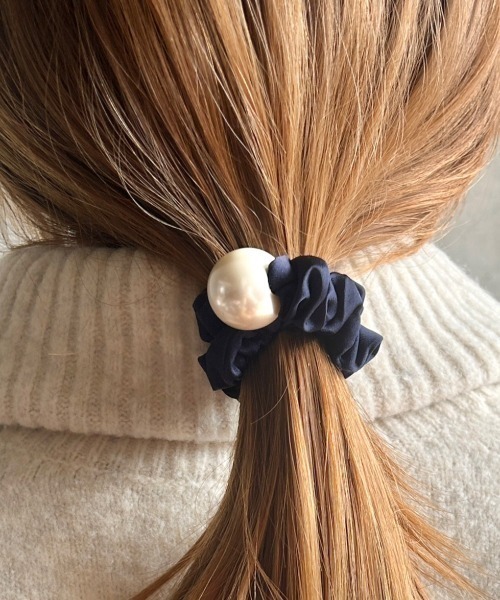 ciite'（シーテ）の「フレンチサテンパール シュシュ（シュシュ・レディース・ネイビー/ブラック/ホワイト/モカ・FREE）」の4枚目の写真