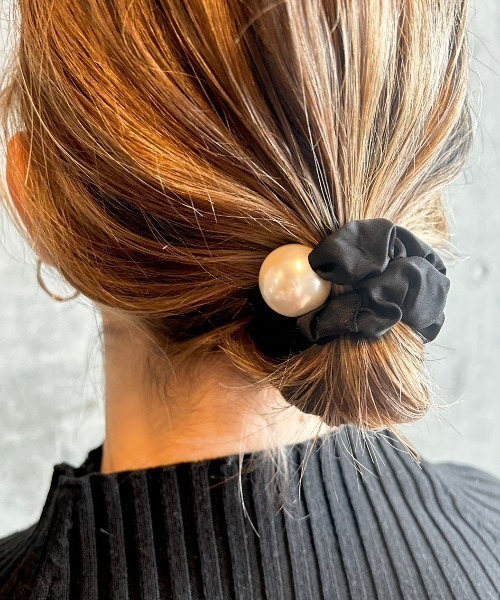 ciite'（シーテ）の「フレンチサテンパール シュシュ（シュシュ・レディース・ネイビー/ブラック/ホワイト/モカ・FREE）」の2枚目の写真