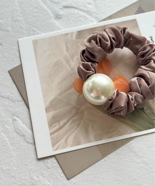 ciite'（シーテ）の「フレンチサテンパール シュシュ（シュシュ・レディース・ネイビー/ブラック/ホワイト/モカ・FREE）」の5枚目の写真