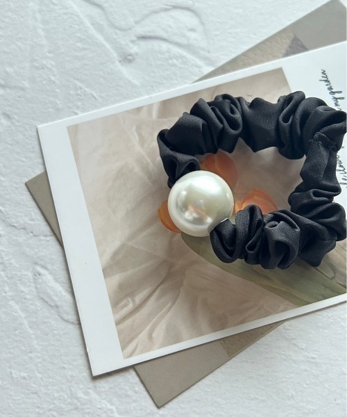 ciite'（シーテ）の「フレンチサテンパール シュシュ（シュシュ・レディース・ネイビー/ブラック/ホワイト/モカ・FREE）」の6枚目の写真