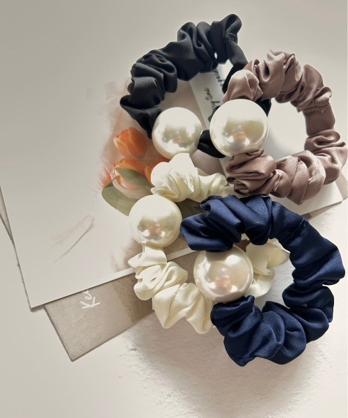 ciite'（シーテ）の「フレンチサテンパール シュシュ（シュシュ・レディース・ネイビー/ブラック/ホワイト/モカ・FREE）」の7枚目の写真