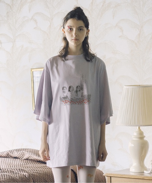 bedsidedrama（ベットサイドドラマ）の「Arts Flare Tee 【Sisters Flare Tee】（Tシャツ/カットソー・レディース・ホワイト/ブラック/ラベンダー・1/2）」の3枚目の写真