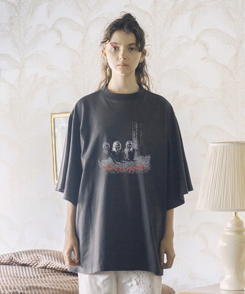 bedsidedrama（ベットサイドドラマ）の「Arts Flare Tee 【Sisters Flare Tee】（Tシャツ/カットソー・レディース・ホワイト/ブラック/ラベンダー・1/2）」の2枚目の写真