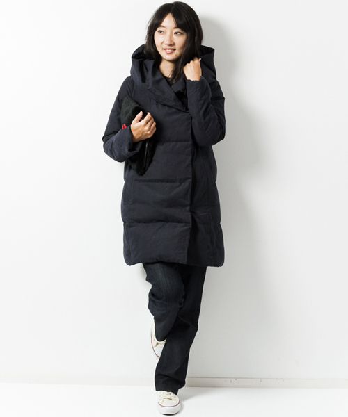 AMERICAN RAG CIE(アメリカンラグシー)の「AMERICAN RAG CIEポリエステルピーチフードダウン/214-APO-L152-CO025(ダウンジャケット/コート・レディース・カーキ/ネイビー・FREE)」の3枚目の写真