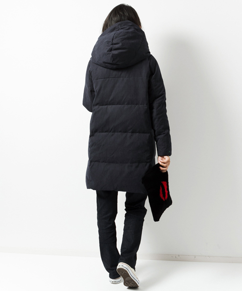 AMERICAN RAG CIE(アメリカンラグシー)の「AMERICAN RAG CIEポリエステルピーチフードダウン/214-APO-L152-CO025(ダウンジャケット/コート・レディース・カーキ/ネイビー・FREE)」の5枚目の写真