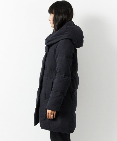 AMERICAN RAG CIE(アメリカンラグシー)の「AMERICAN RAG CIEポリエステルピーチフードダウン/214-APO-L152-CO025(ダウンジャケット/コート・レディース・カーキ/ネイビー・FREE)」の19枚目の写真