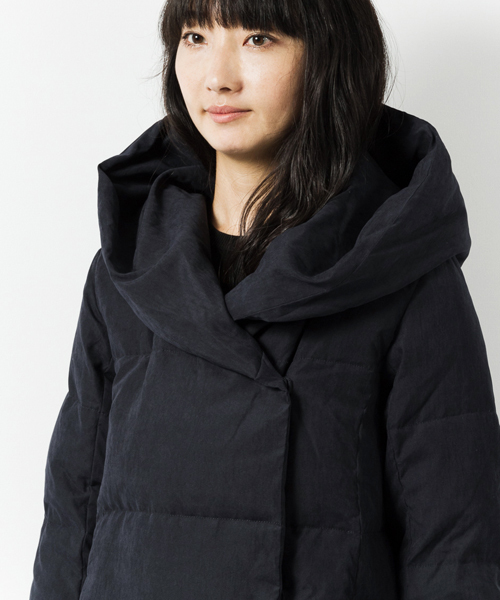 AMERICAN RAG CIE(アメリカンラグシー)の「AMERICAN RAG CIEポリエステルピーチフードダウン/214-APO-L152-CO025(ダウンジャケット/コート・レディース・カーキ/ネイビー・FREE)」の22枚目の写真