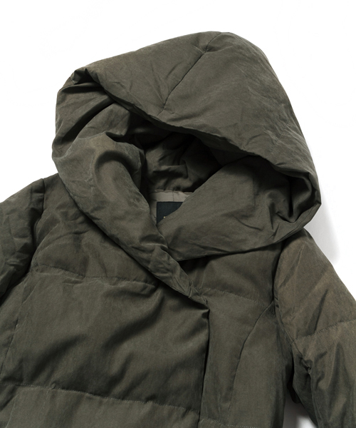 AMERICAN RAG CIE(アメリカンラグシー)の「AMERICAN RAG CIEポリエステルピーチフードダウン/214-APO-L152-CO025(ダウンジャケット/コート・レディース・カーキ/ネイビー・FREE)」の16枚目の写真