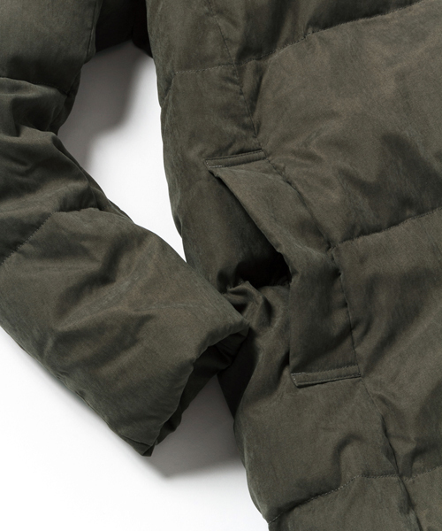 AMERICAN RAG CIE(アメリカンラグシー)の「AMERICAN RAG CIEポリエステルピーチフードダウン/214-APO-L152-CO025(ダウンジャケット/コート・レディース・カーキ/ネイビー・FREE)」の17枚目の写真