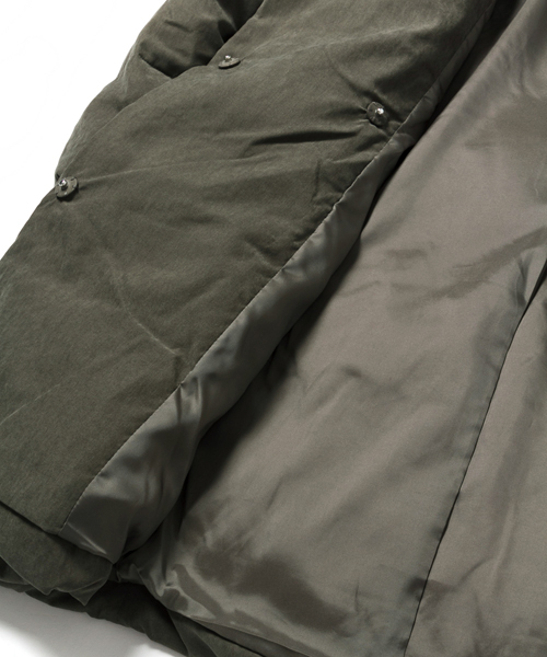 AMERICAN RAG CIE(アメリカンラグシー)の「AMERICAN RAG CIEポリエステルピーチフードダウン/214-APO-L152-CO025(ダウンジャケット/コート・レディース・カーキ/ネイビー・FREE)」の9枚目の写真