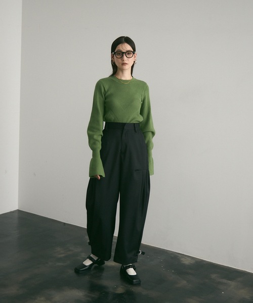 Lutim by u(ルチバイユー)の「サイドタックカーブパンツ(スラックス・レディース・ベージュ/ブラック/グレー・MEDIUM/LARGE)」の4枚目の写真