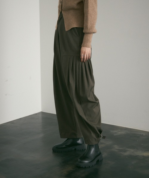 Lutim by u(ルチバイユー)の「サイドタックカーブパンツ(スラックス・レディース・ベージュ/ブラック/グレー・MEDIUM/LARGE)」の8枚目の写真